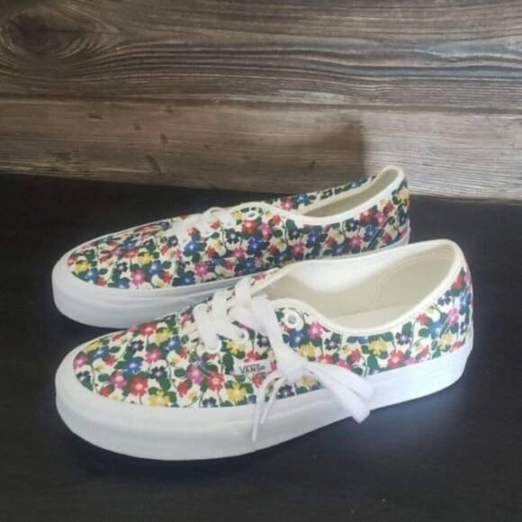 Vans White and‎ Red Sneakers Stylish and Comfortable - Picture 7 of 10